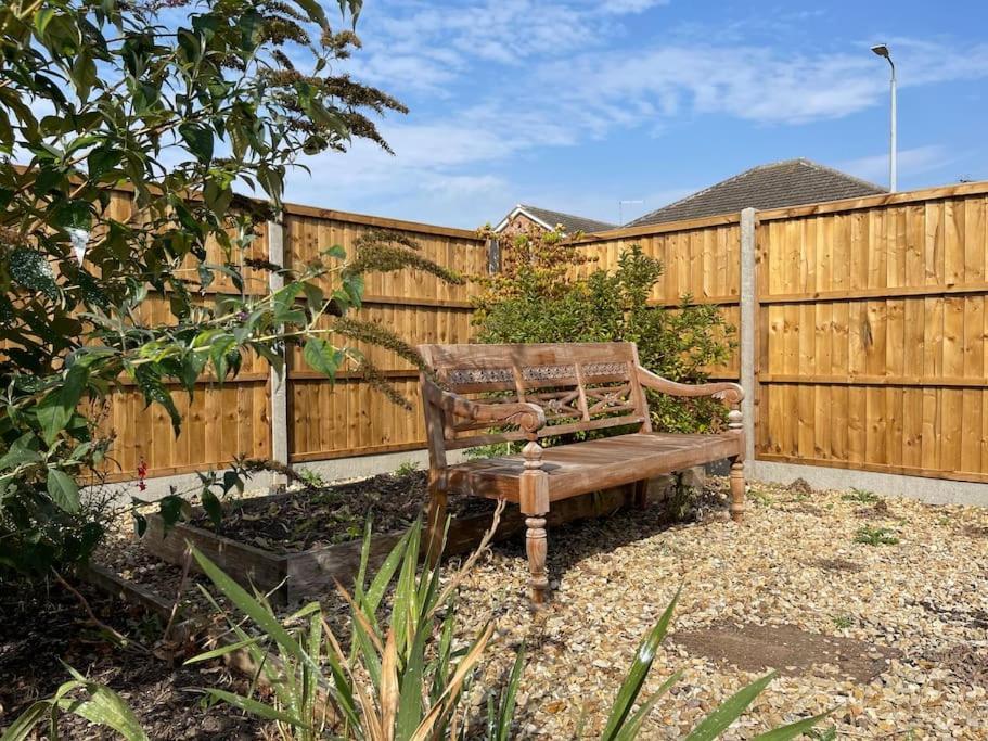 Lodge In The Heart Of Bourne Thurlby Bagian luar foto