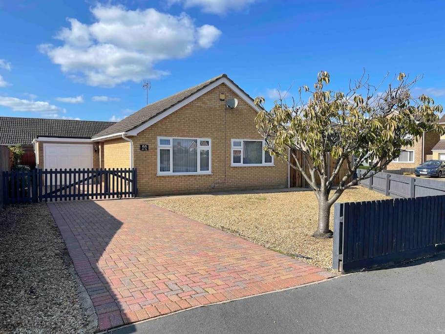Lodge In The Heart Of Bourne Thurlby Bagian luar foto