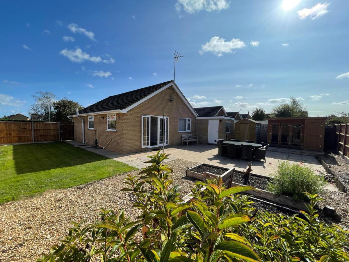Lodge In The Heart Of Bourne Thurlby Bagian luar foto